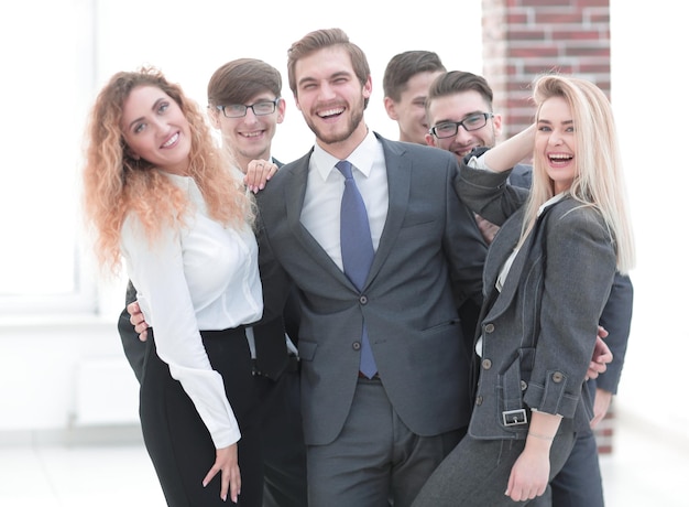 Grupo de colegas felices el concepto de trabajo en equipo