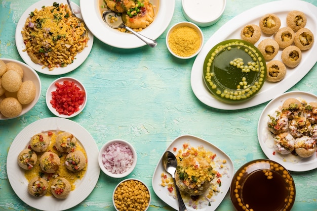 El grupo de comida de chat de Bombay incluye golgappa o panipuri, bhel-puri, sev-poori, dahipuri, Ragda pattice, raj kachori, etc.enfoque selectivo