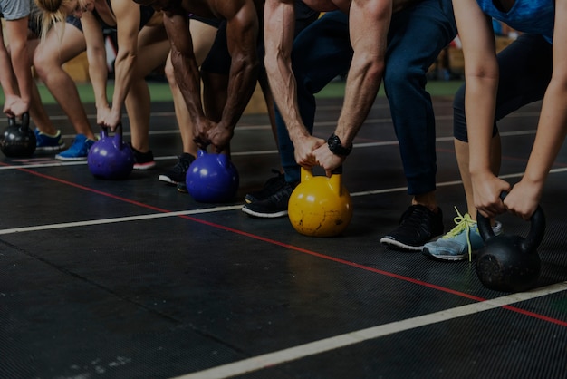 Grupo crossfit na academia