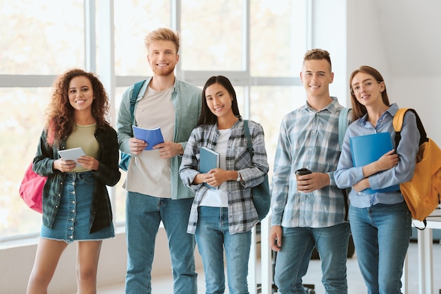 Grupo de alunos na universidade