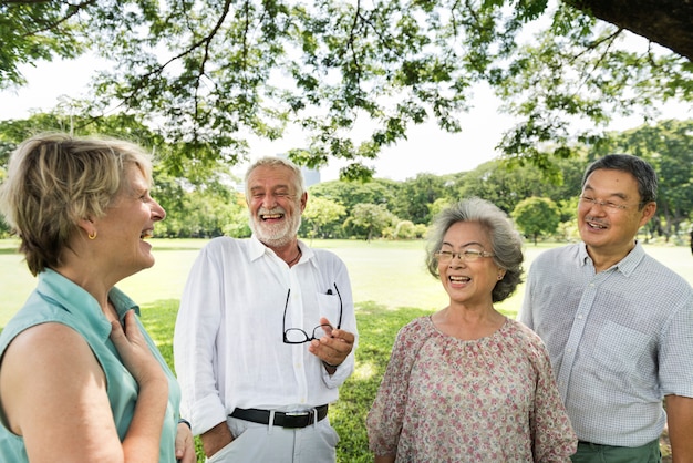 Grupo de aposentadoria sênior amigos felicidade conceito