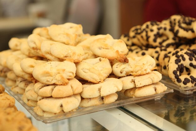 Grupo de biscoitos variados Chocolate com aveia e passas de chocolate branco