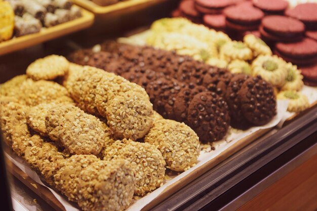 Grupo de biscoitos variados Chocolate com aveia e passas de chocolate branco