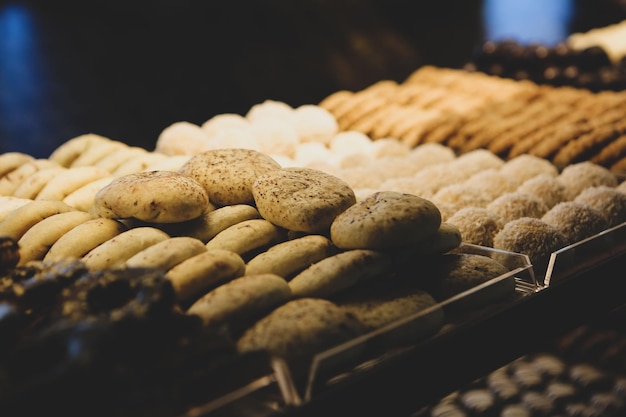 Grupo de biscoitos variados Chocolate com aveia e passas de chocolate branco