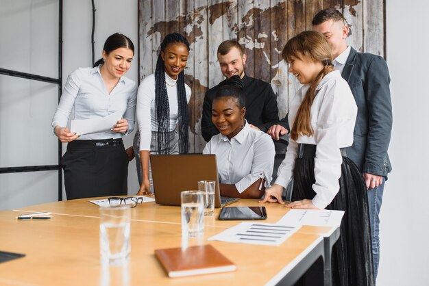 Grupo de empresários no escritório