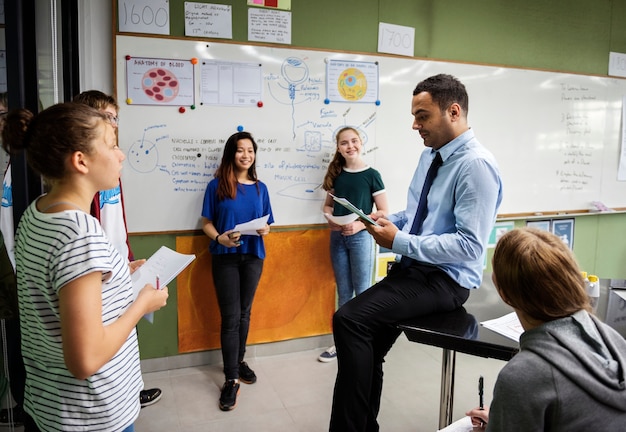 Grupo, de, estudantes, apresentação, em, sala aula