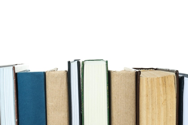 Grupo de livros diferentes isolados no fundo branco