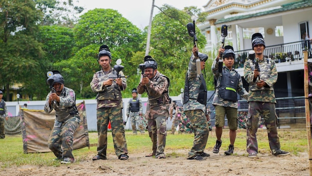 Foto grupo de paintball