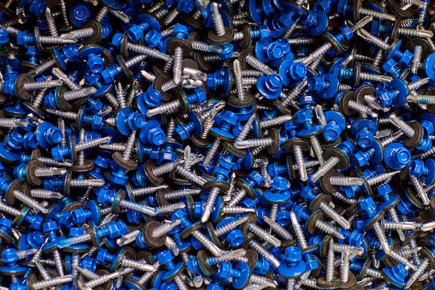 Grupo de parafusos autoperfurantes galvanizados com arruela e fundo de hardware de cabeça hexagonal azul