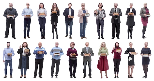 Grupo de pessoas segurando livros nas mãos isoladas em branco