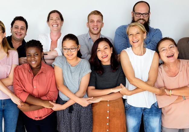 Grupo diversificado de pessoas juntos Studio Portrait