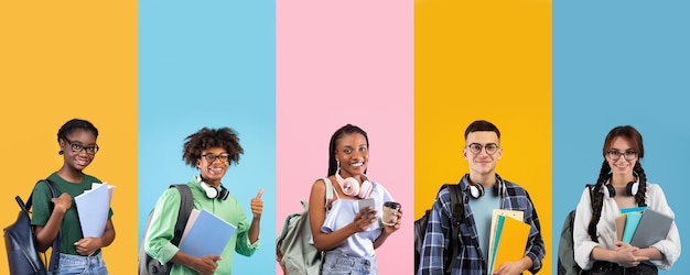 Grupo diverso de personas que llevan mochilas y llevan cuadernos