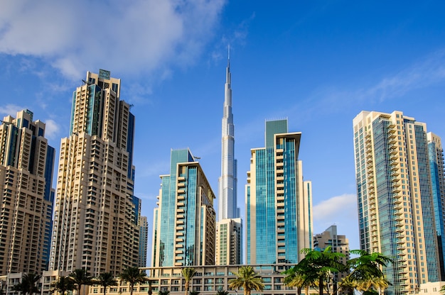 Grupo de edificios en el centro de Dubai, parte del proyecto de cruce empresarial