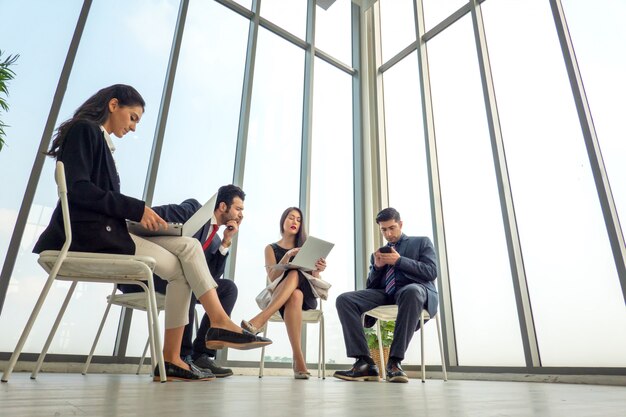 Grupo de empresarios en negocios exitosos educación en seminario