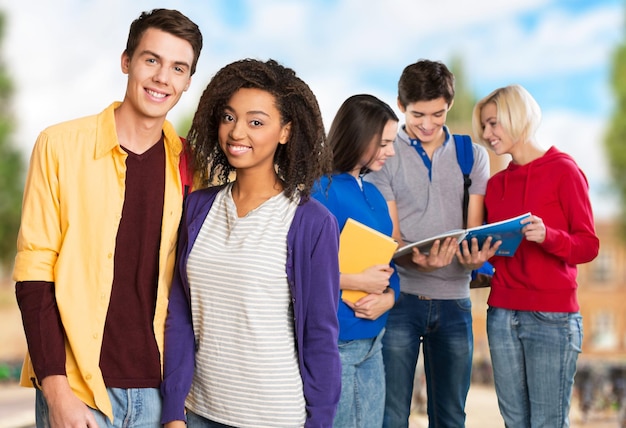 Grupo de estudiantes felices