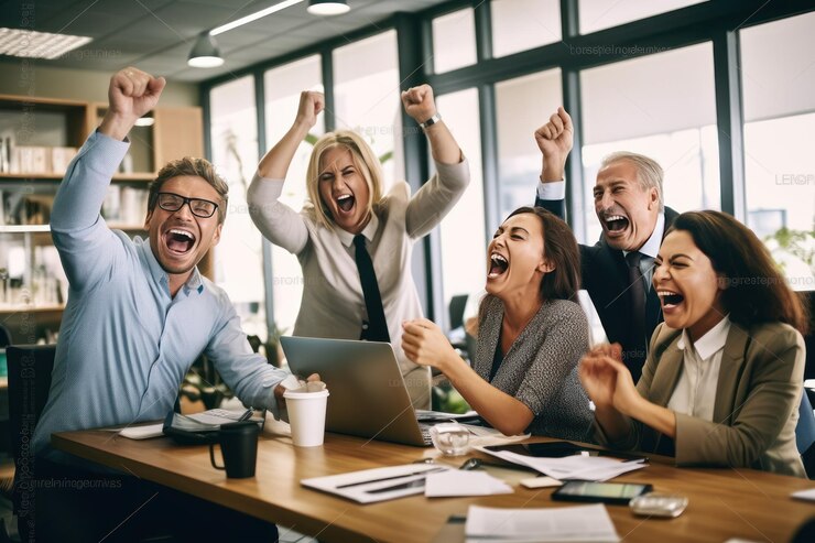 Grupo de exitosos empresarios felices en el cargo celebrando la IA generativa