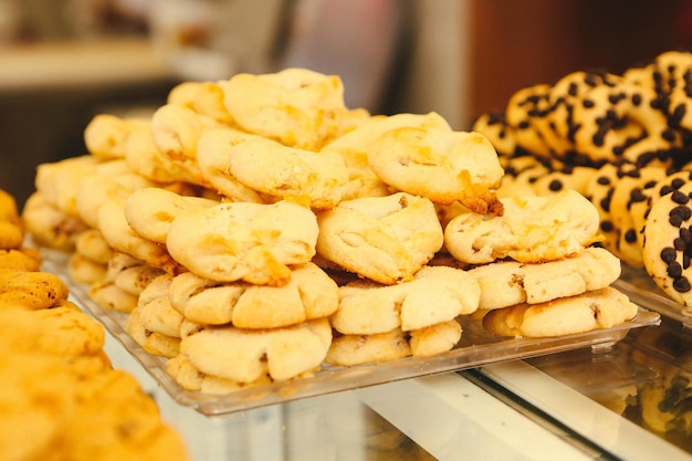 Grupo de galletas surtidas Avena con chispas de chocolate y chocolate blanco con pasas