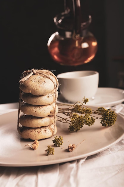 Grupo de galletas variadas. Chispas de chocolate, avena con pasas, chocolate blanco