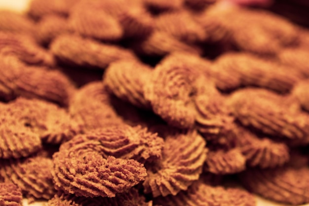 Grupo de galletas variadas. Chispas de chocolate, avena con pasas, chocolate blanco