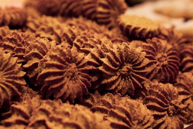 Grupo de galletas variadas. Chispas de chocolate, avena con pasas, chocolate blanco