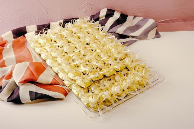 Grupo de galletas variadas. Chispas de chocolate, avena con pasas, chocolate blanco