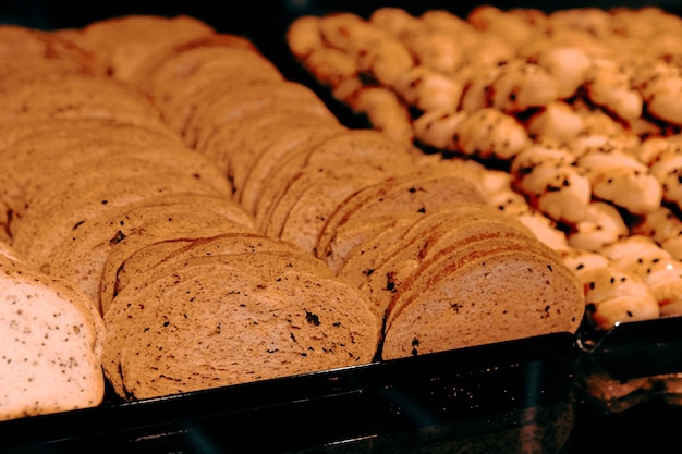 Grupo de galletas variadas. Chispas de chocolate, avena con pasas, chocolate blanco