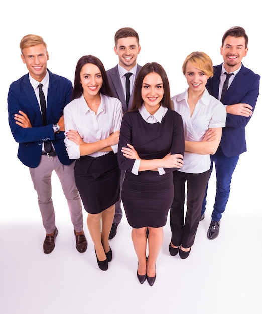 Un grupo de jóvenes empresarios sonriendo.