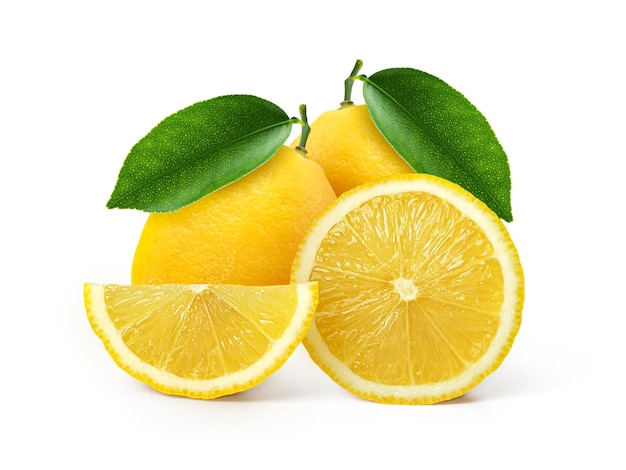 Grupo de limones con hojas aislado sobre fondo blanco.