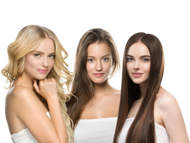 Grupo de mujeres de cabello hermoso concepto de belleza mujer con peinado largo de diferente color y moda aislado en blanco. Modelo de cabello rubio y morena rizado y suave. Tiro del estudio.