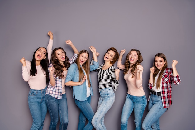 Foto grupo de mujeres juntas