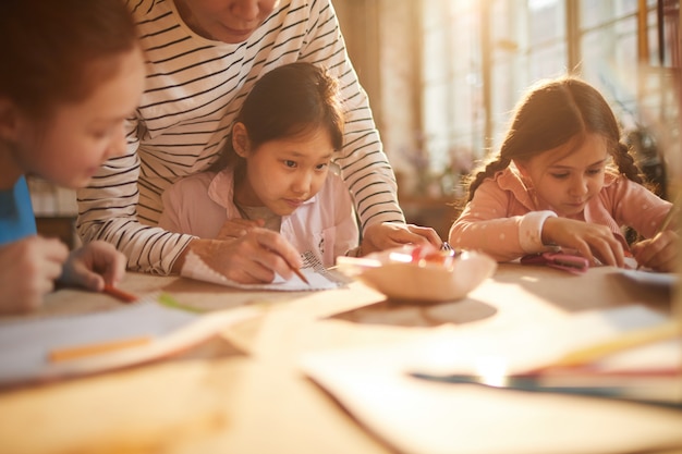 Grupo de niños en la escuela