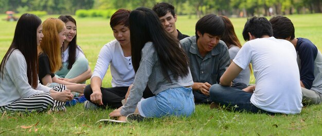 Grupo de personas en el campo