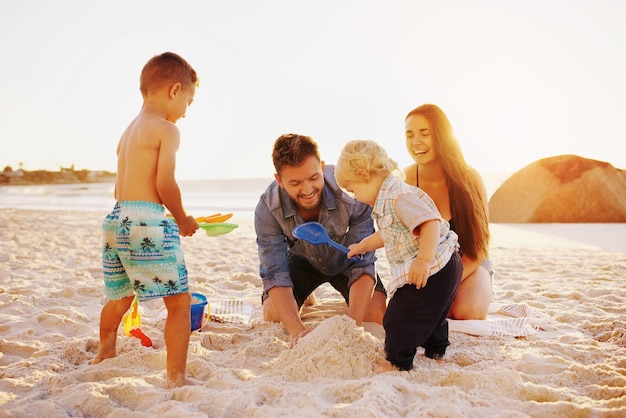 Grupo de personas en la playa