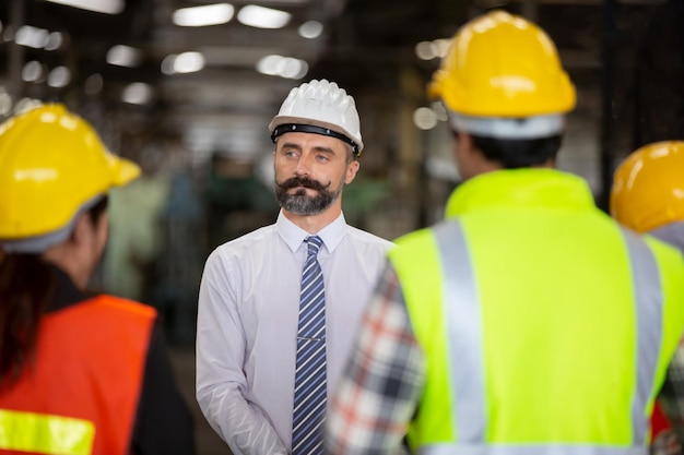 Grupo de personas que trabajan