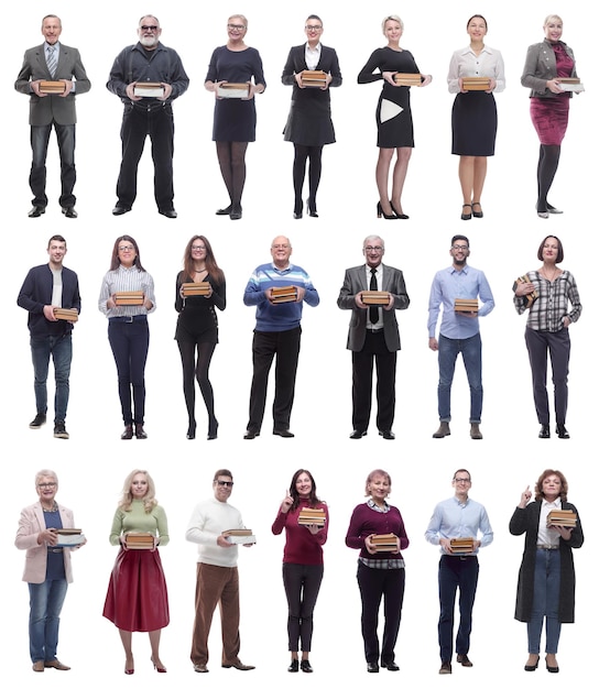 Grupo de personas sosteniendo libros en manos aisladas en blanco