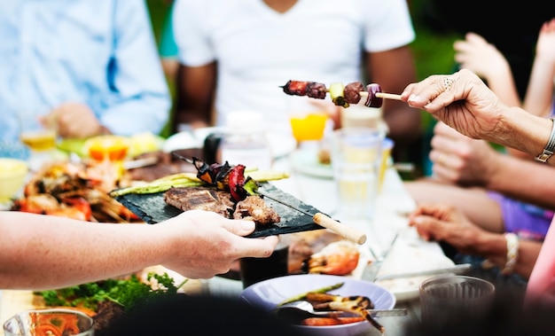 Grupo pessoas, tendo, churrasco, partido, ao ar livre