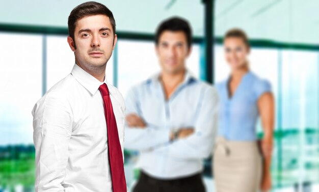 Foto grupo sonriente de hombres de negocios