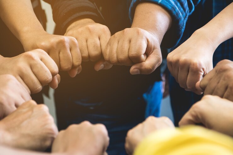 Foto grupo de trabajo en equipo empresarial unir mano. concepto de trabajo de equipo de negocios