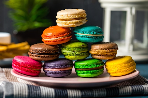 Gruppe französischer Macarons