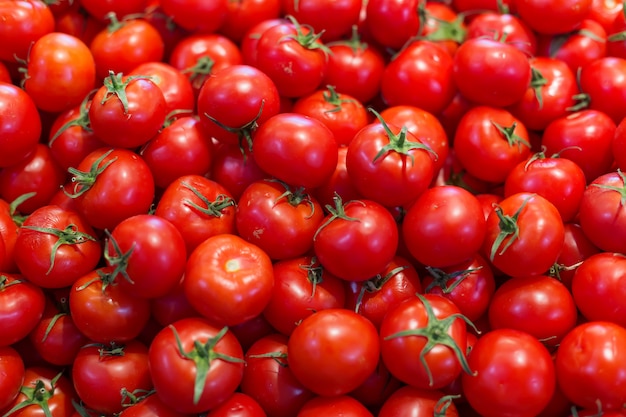 Gruppe frische Tomaten als Hintergrund