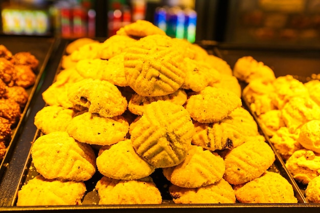 Gruppe sortierte Kekse. Chocolate Chip, Haferflocken, weiße Schokolade