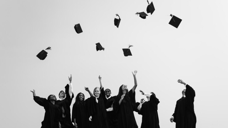Foto gruppe verschiedene abschlussstudenten