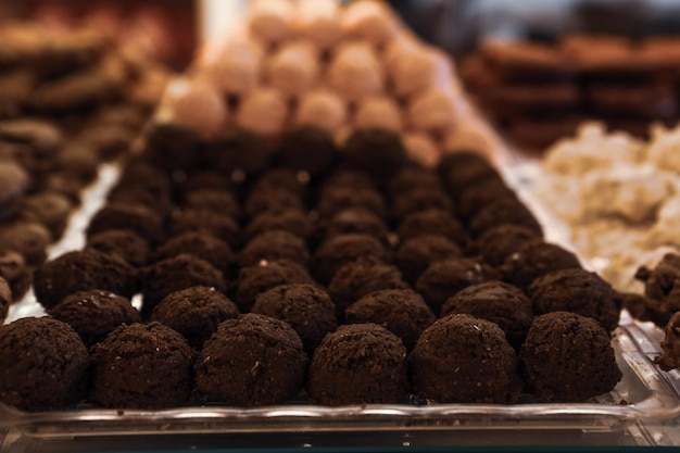 Gruppe verschiedener Kekse Chocolate Chip Haferflocken Rosinen weiße Schokolade