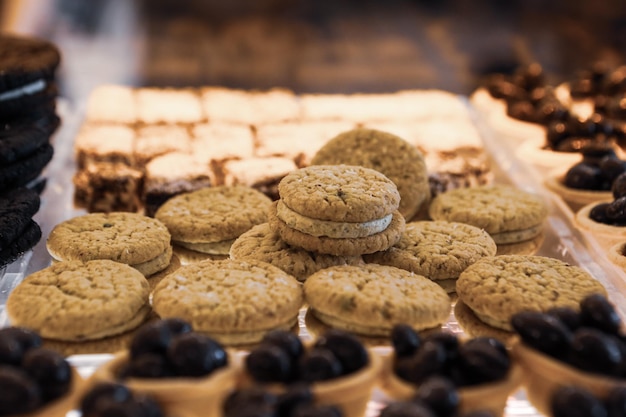 Gruppe verschiedener Kekse Chocolate Chip Haferflocken Rosinen weiße Schokolade