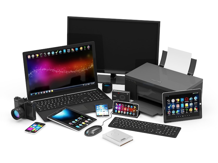Foto gruppe von bürogeräten mit laptop und tablet