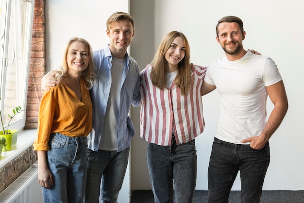 Gruppe von Freunden versammeln sich