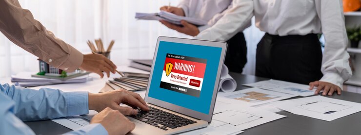 Foto gruppe von innenarchitekten diskutiert zusammen mit der software insight