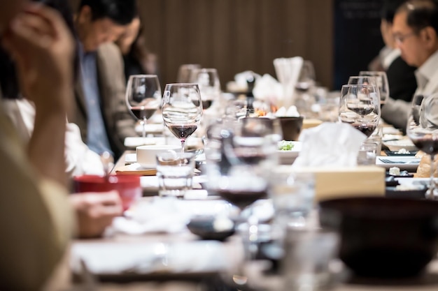 Gruppe von Menschen im Restaurant