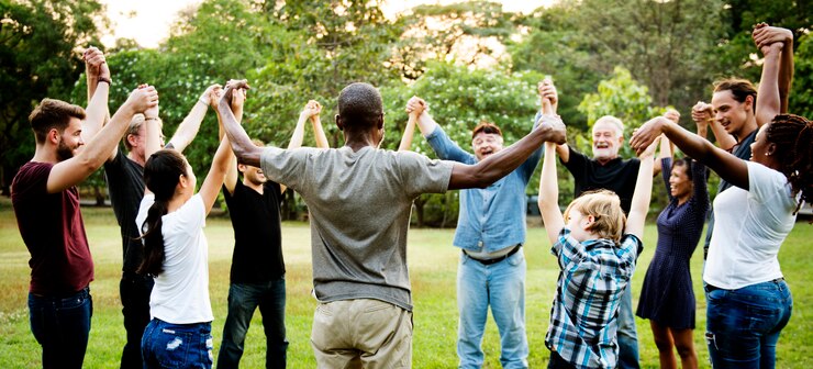 Foto gruppe von personen, die handssupport teameinheit hält