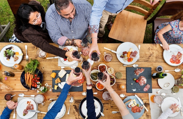 Gruppe von Personen Prost Konzept